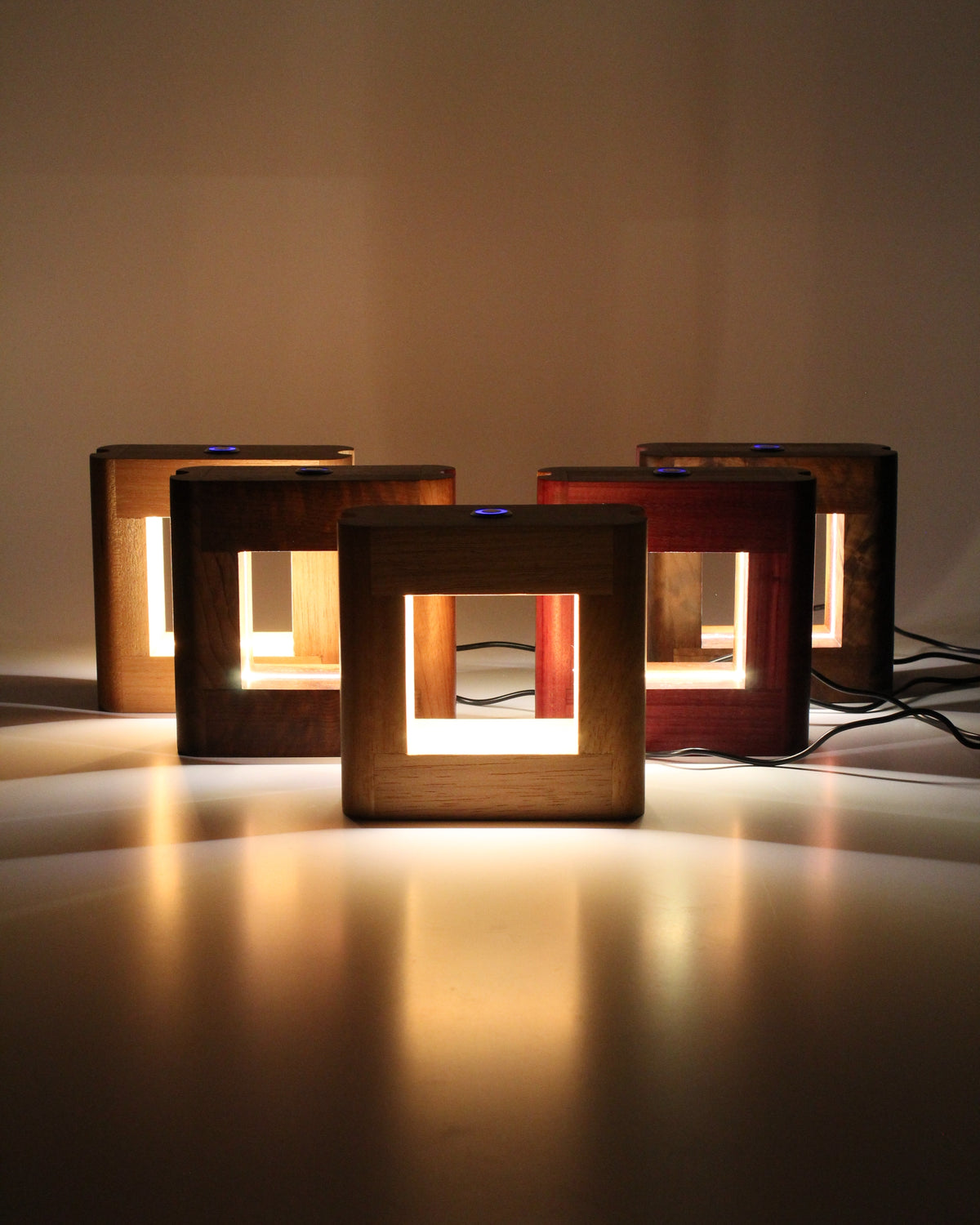 Luminária LED de Madeira
