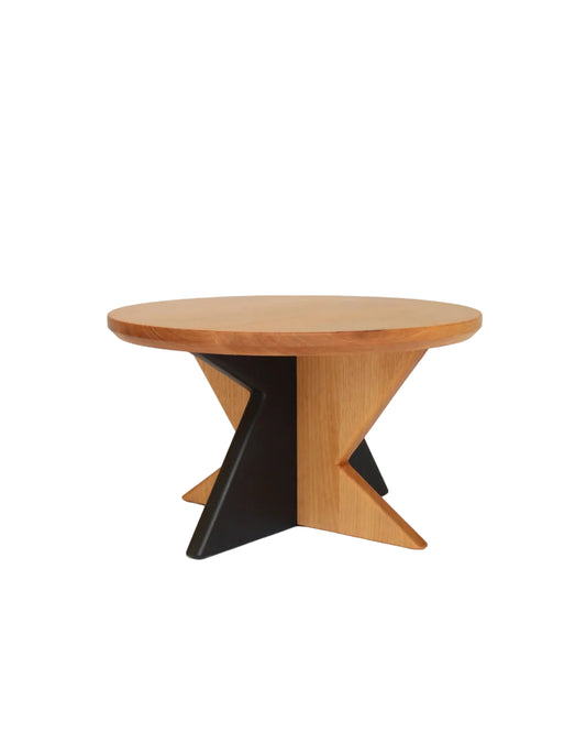 Mesa de centro de madera maciça.