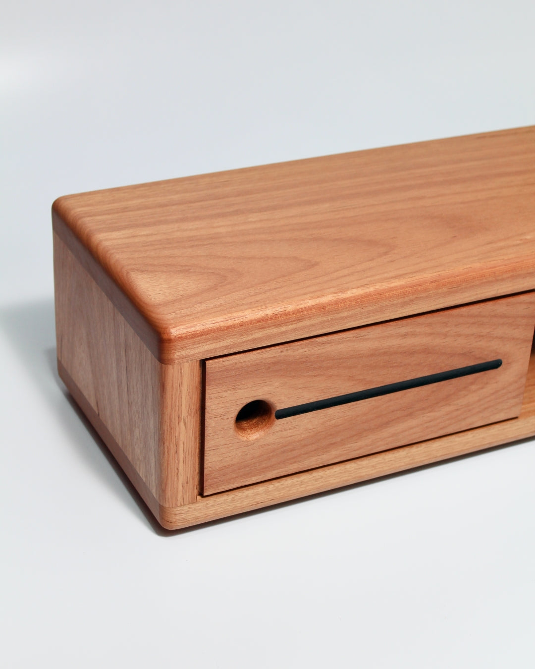 Suporte Elevado para Monitor feito de madeira.