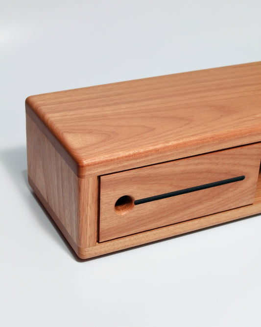 Suporte Elevado para Monitor feito de madeira.
