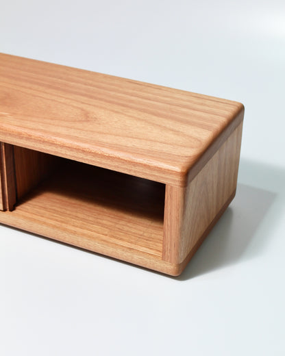 Suporte Elevado para Monitor feito de madeira.