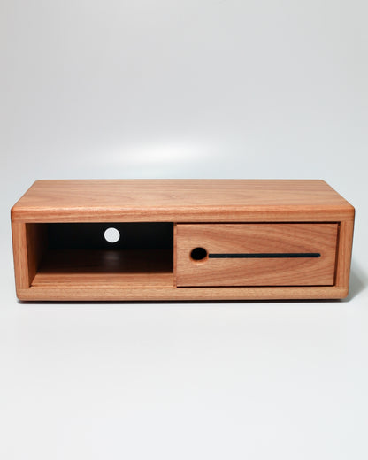 Suporte Elevado para Monitor feito de madeira.
