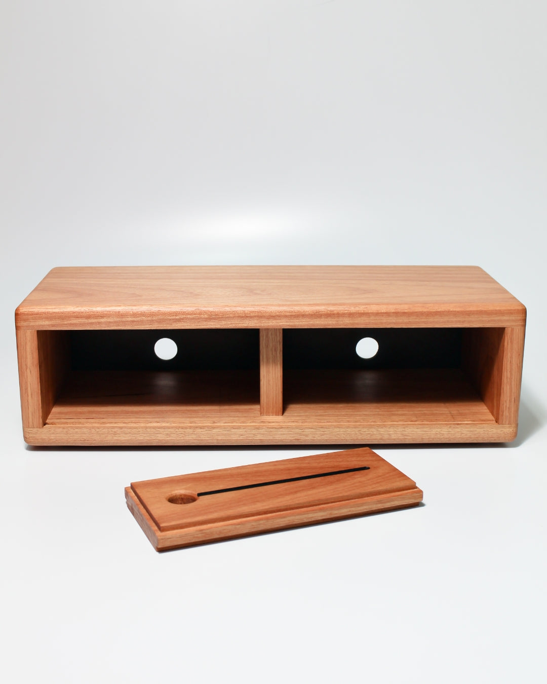 Suporte Elevado para Monitor feito de madeira.
